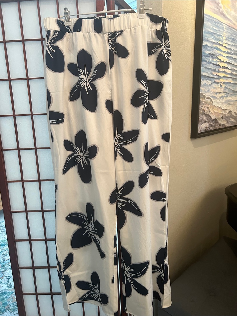 Women's Wide Leg Floral Print Pants - Navy Blue on White